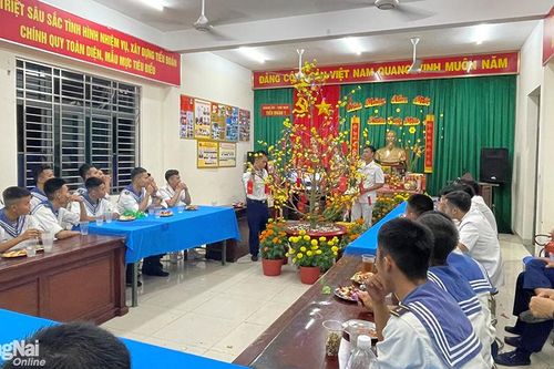 Đêm giao thừa xúc động của những người lính trực