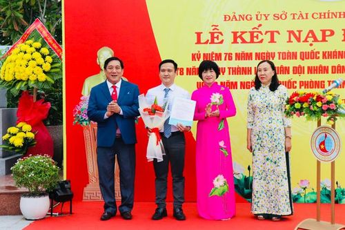 Khởi sắc trong công tác phát triển đảng viên