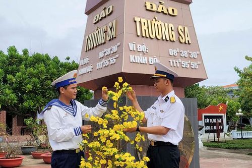 Xuân về trên đảo Trường Sa