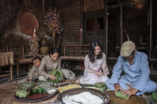 Cả nhà bên nhau, Tết đã đủ đầy
