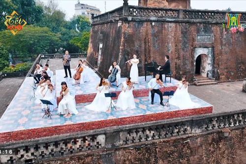 Mùa xuân đầu tiên