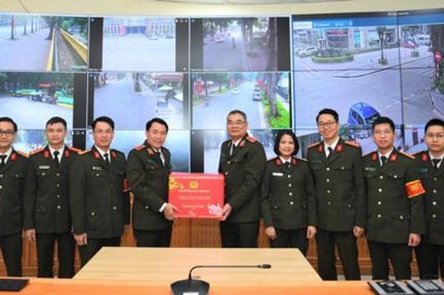 Lãnh đạo Bộ Công an kiểm tra công tác ứng trực và chúc Tết một số đơn vị