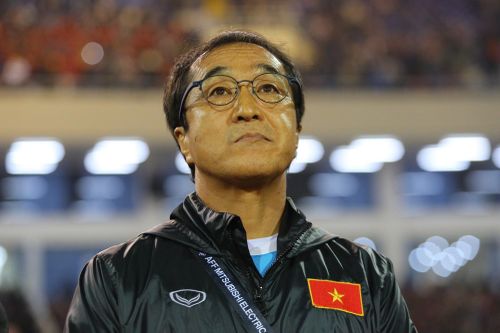HLV Lee Young-jin: Bóng đá Việt Nam cần nhiều cầu thủ xuất ngoại