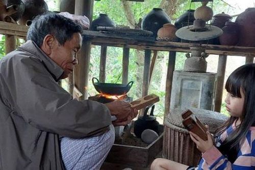 Ai về nổ cốm bánh in!