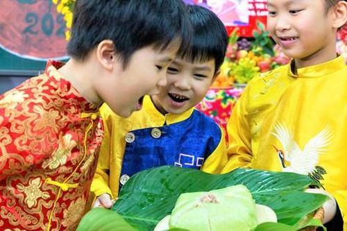 Dạy học sinh tình yêu quê hương và lòng biết ơn với ông bà, cha mẹ qua ngày Tết cổ truyền