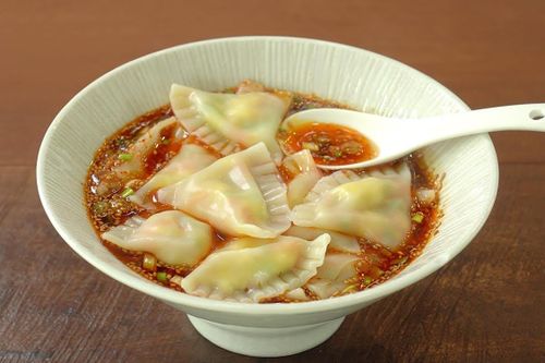 Món súp há cảo cay dễ làm cho năm mới