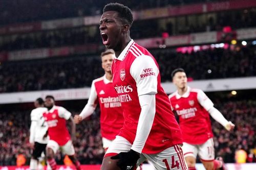 Arsenal ghi bàn thắng muộn để vượt qua Man.United trong màn rượt đuổi tỷ số