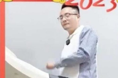 Tự làm người mẫu bán giày cao gót, người đàn ông bỏ túi bạc triệu