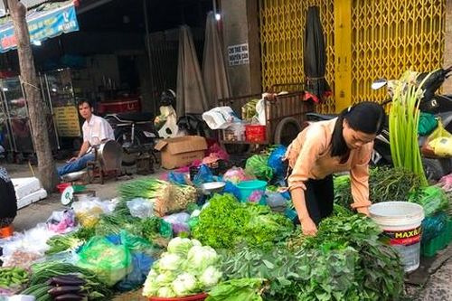 Mùng 2 Tết đi chợ, giật mình với giá rau xanh