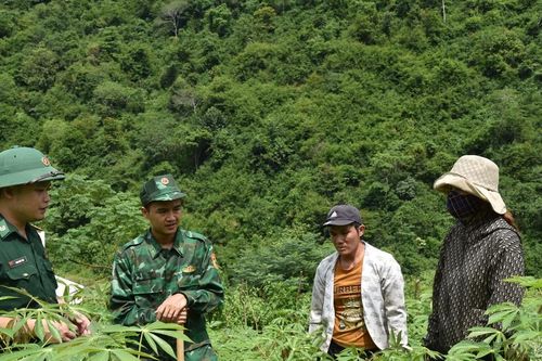 Ấm tình quân dân nơi biên cương
