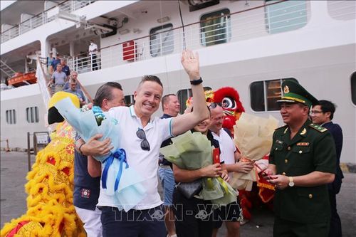 Trên 500 du khách tàu biển 'xông đất' Đà Nẵng ngày mùng 2 Tết