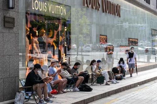 Giới trẻ Hàn Quốc chuộng hàng xa xỉ vì quan điểm ngoại hình là tất cả