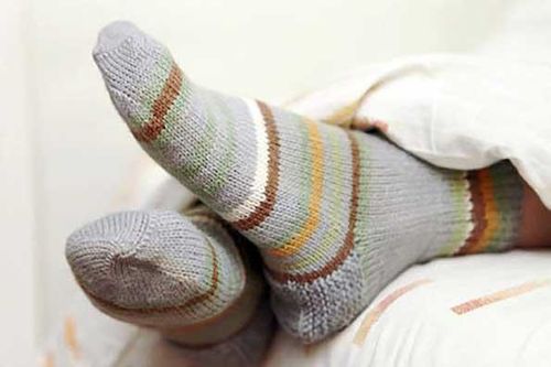 5 thứ nên cởi ra, 4 thứ nên mặc vào khi ngủ: Giúp ngủ ngon, lưu thông máu, khỏe đẹp từ bên trong