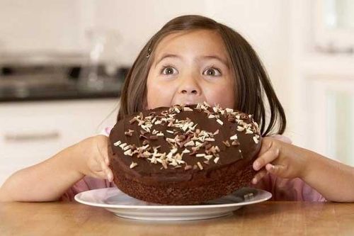 4 loại thực phẩm dễ gây béo phì, tim mạch cho trẻ, mẹ cần cho bé tránh xa