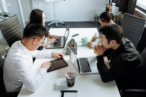 Tại sao khoản thưởng Tết khiến nhiều người từ bỏ ý định nghỉ việc?