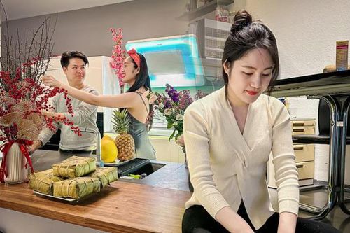 Nàng dâu năm đầu ăn Tết ở Đức: 'Đây là lần đầu tiên mẹ chồng mình gói bánh chưng sau 30 năm'