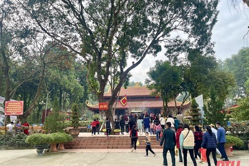 Nô nức trẩy hội Phủ Na