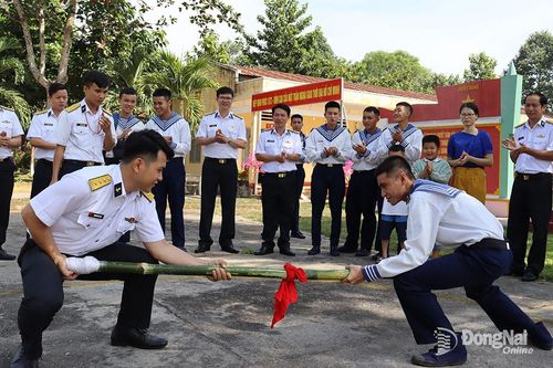 Nhiều hoạt động vui Xuân trong quân đội, sẵn sàng chiến đấu cao