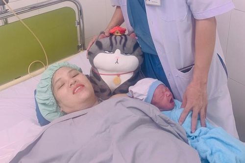Em bé chào đời trong giao thừa