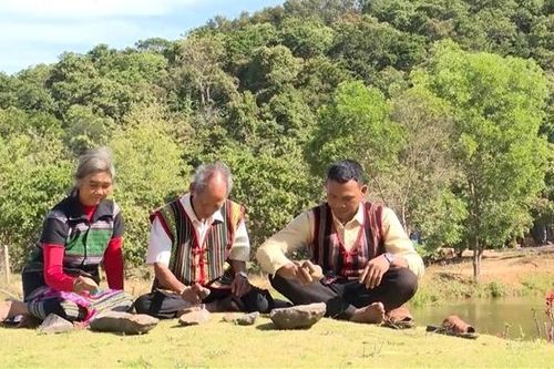 Đàn đá vang xa như tiếng cồng Tây Nguyên
