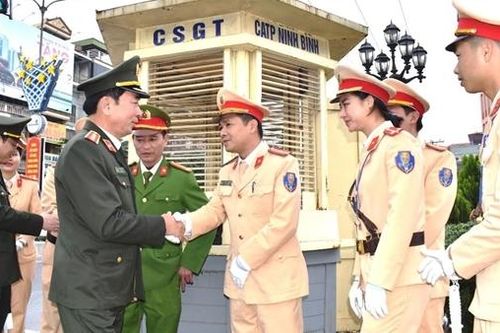 Thứ trưởng Trần Quốc Tỏ kiểm tra công tác tại Công an Ninh Bình