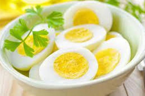 Nên ăn gì trước khi uống rượu, bia?