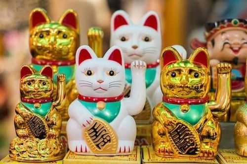 Không chỉ là vật nuôi trong nhà, mèo là biểu tượng linh thiêng, may mắn