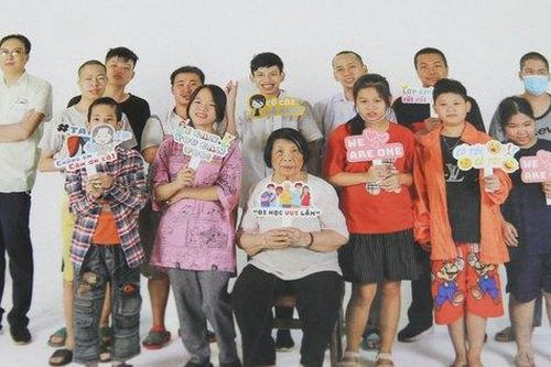 Chuyện cảm động về 'bà tiên' của những phận đời kém may mắn