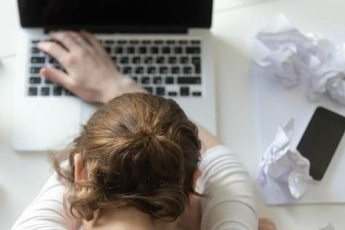 Nghỉ Tết không hết deadline, bạn thuộc trường phái 'làm cho xong' hay 'cuối kỳ tăng tốc'?