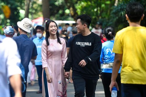 Người dân TP.HCM đổ về Thảo Cầm Viên du xuân