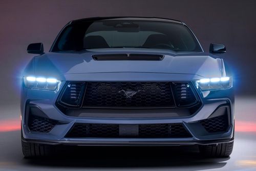 Chiếc Ford Mustang GT 2024 đầu tiên được đấu giá