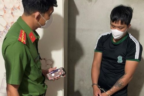 Khởi tố 2 người tàng trữ trái phép pháo nổ ở Bình Dương
