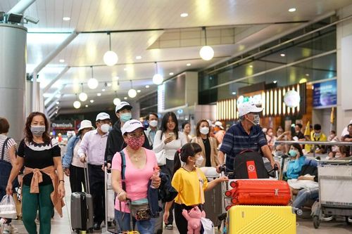 Ba ngày tết, người người nô nức du xuân