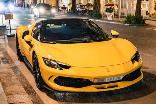 Ferrari 296 GTB hơn 21 tỷ 'bát phố' Hà Nội Tết Quý Mão 2023