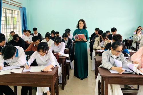 Cô giáo 'biến hóa' tiết học