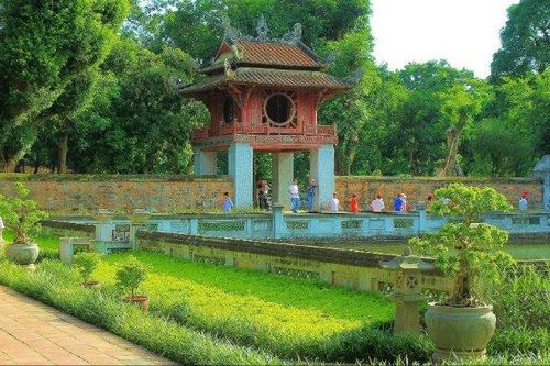 Văn chương với phép trị nước