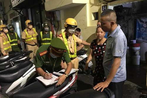 Xử lý nhiều điểm trông giữ xe trái phép quanh hồ Hoàn Kiếm
