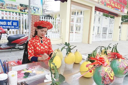 Cô giáo vùng cao lan tỏa Tết cổ truyền bằng thư pháp chữ Quốc ngữ