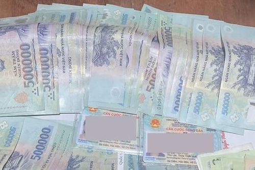 Hành khách quên 35 triệu đồng trên chuyến tàu mùng 1 Tết