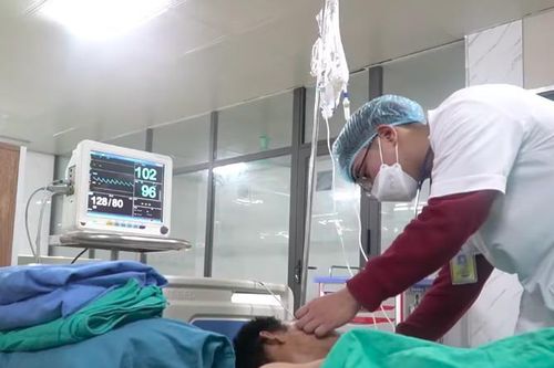 Người đàn ông 36 tuổi nguy kịch do dao đâm xuyên bụng ngày mùng 1 Tết