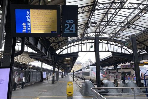 Pháp: Một nhà ga ở thủ đô Paris phải đóng cửa do hành vi phá hoại