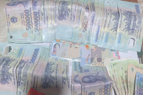 Trả lại hành khách tài sản giá trị lớn để quên trên tàu ngày đầu năm mới