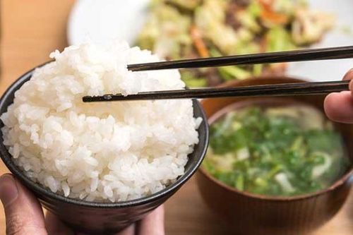 Thói quen ăn cơm khiến bạn dễ mắc bệnh dạ dày nhất là điều thứ 2 nhiều người mắc phải