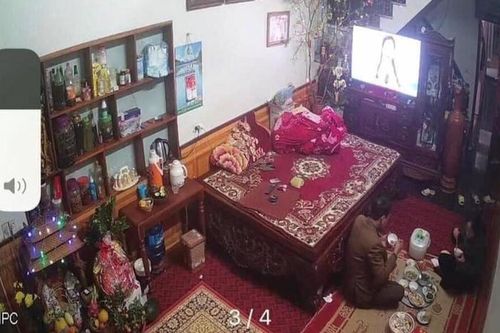 Rơi nước mắt cảnh bố mẹ lủi thủi ăn cơm ngày Tết, khi 4 con gái đều về nhà chồng