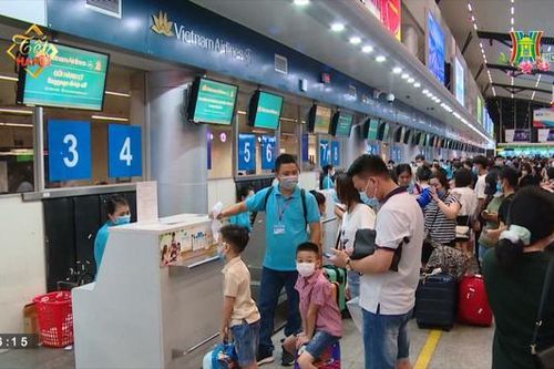 Lượng khách qua sân bay Tân Sơn Nhất ngày Tết tăng vọt