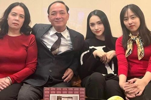 Tết 'ngày ấy' và 'bây giờ' của gia đình Hoa hậu Hương Giang