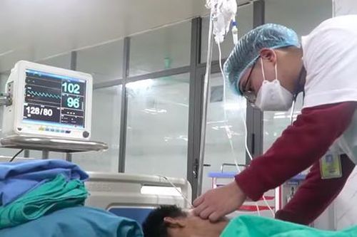 Cấp cứu người đàn ông bị dao đâm sâu vào bụng 10cm ngày nghỉ Tết