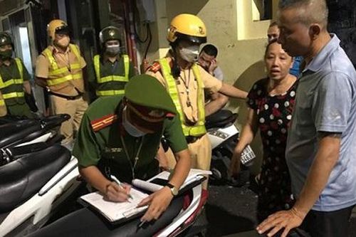 Xử phạt nhiều cá nhân, cơ quan trông xe vi phạm quanh hồ Hoàn Kiếm