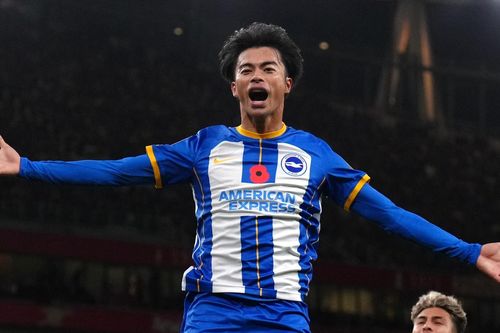 Kaoru Mitoma khuấy đảo Premier League