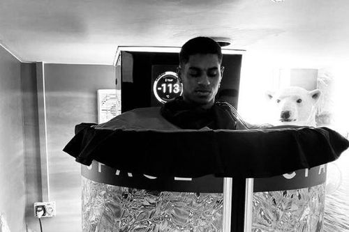 Rashford ngâm mình ở bể nước đá -113 độ C